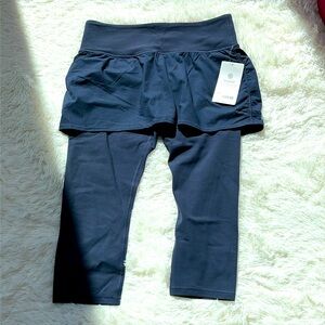 Brand new women’s Athleta elation 2 in 1 capri